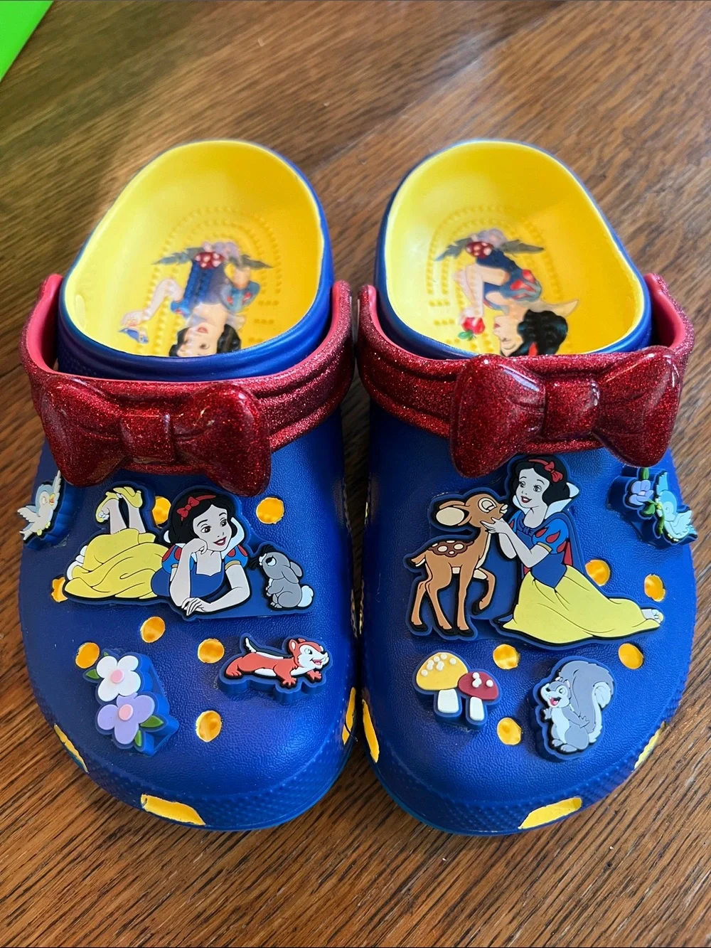 Snow White Kids 3 Crocs Classic Clog - J3 - Sunshine New in Box Disney
